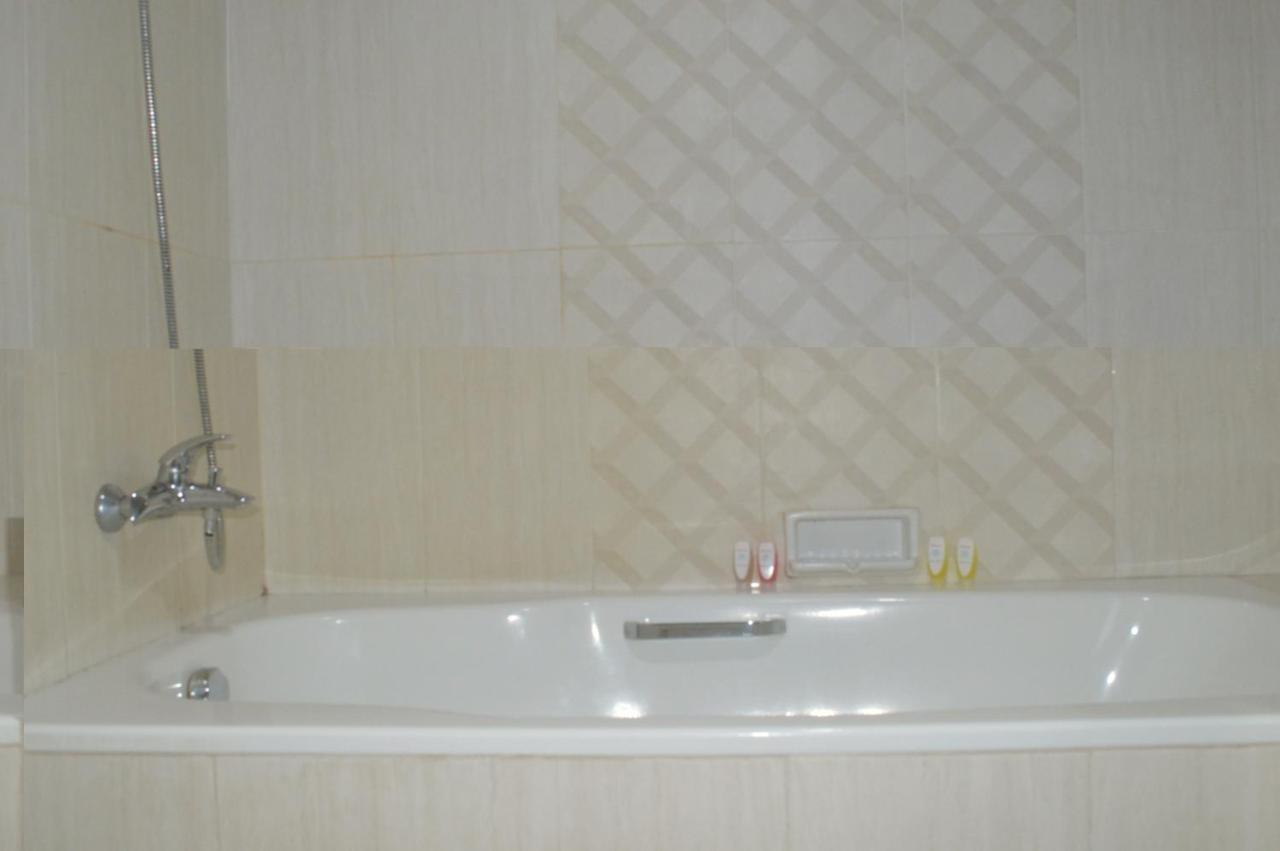 Hotel Mariat Sorong Exterior photo