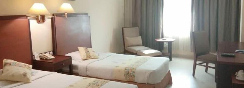 Hotel Mariat Sorong Exterior photo
