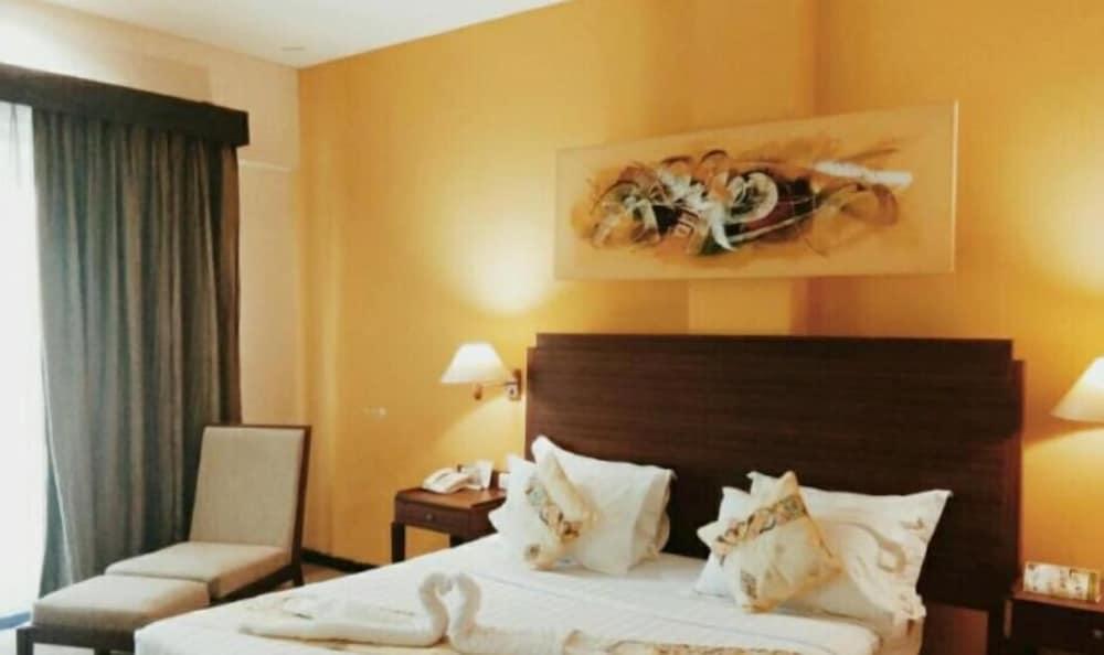 Hotel Mariat Sorong Exterior photo