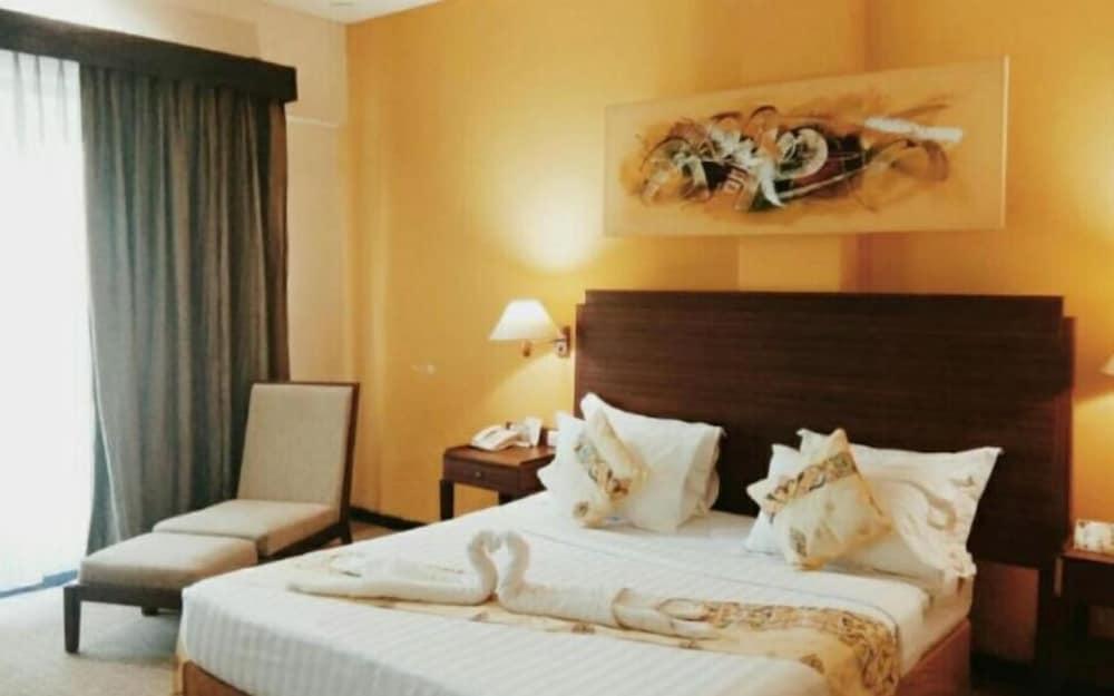Hotel Mariat Sorong Exterior photo