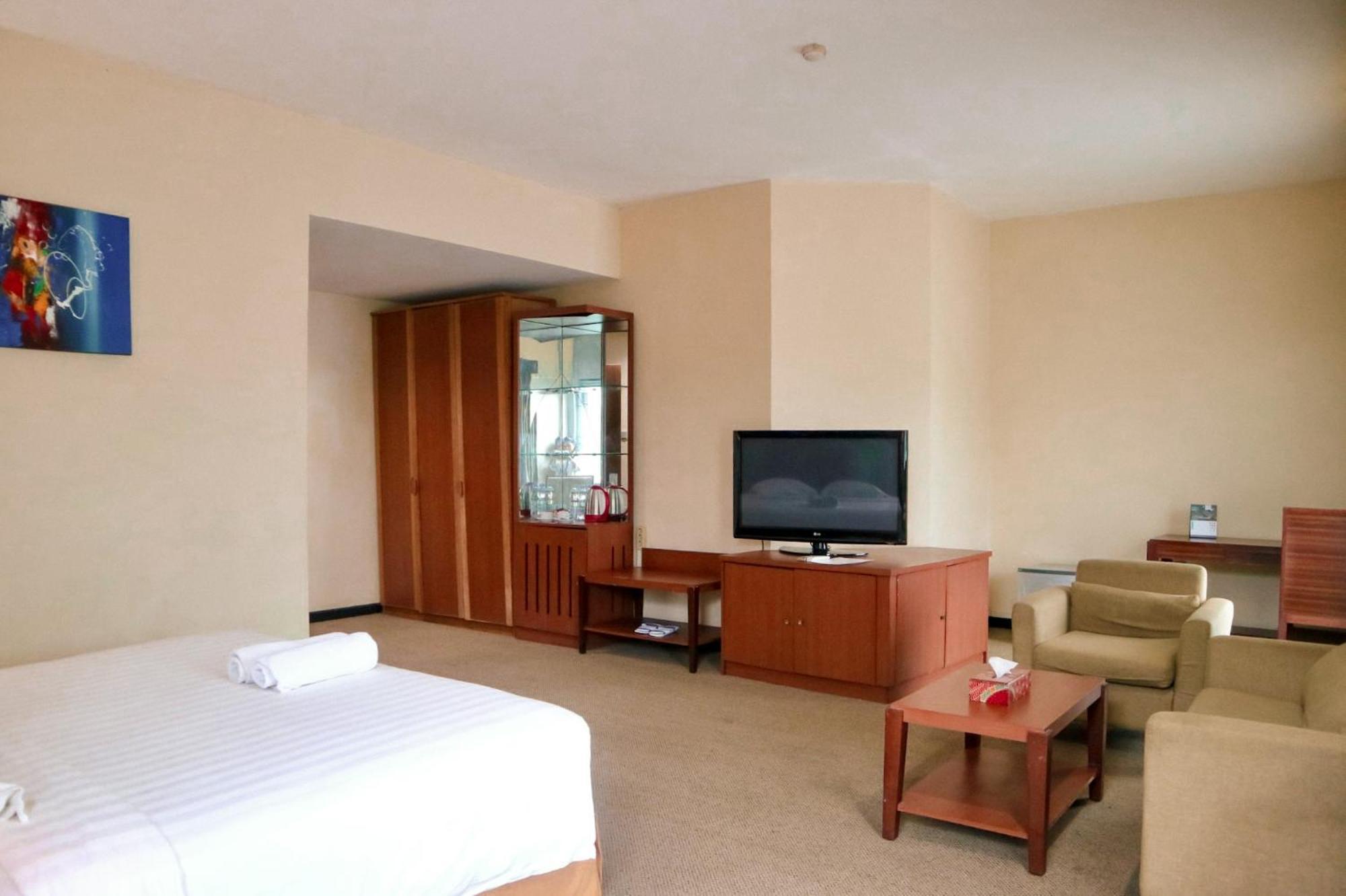Hotel Mariat Sorong Exterior photo