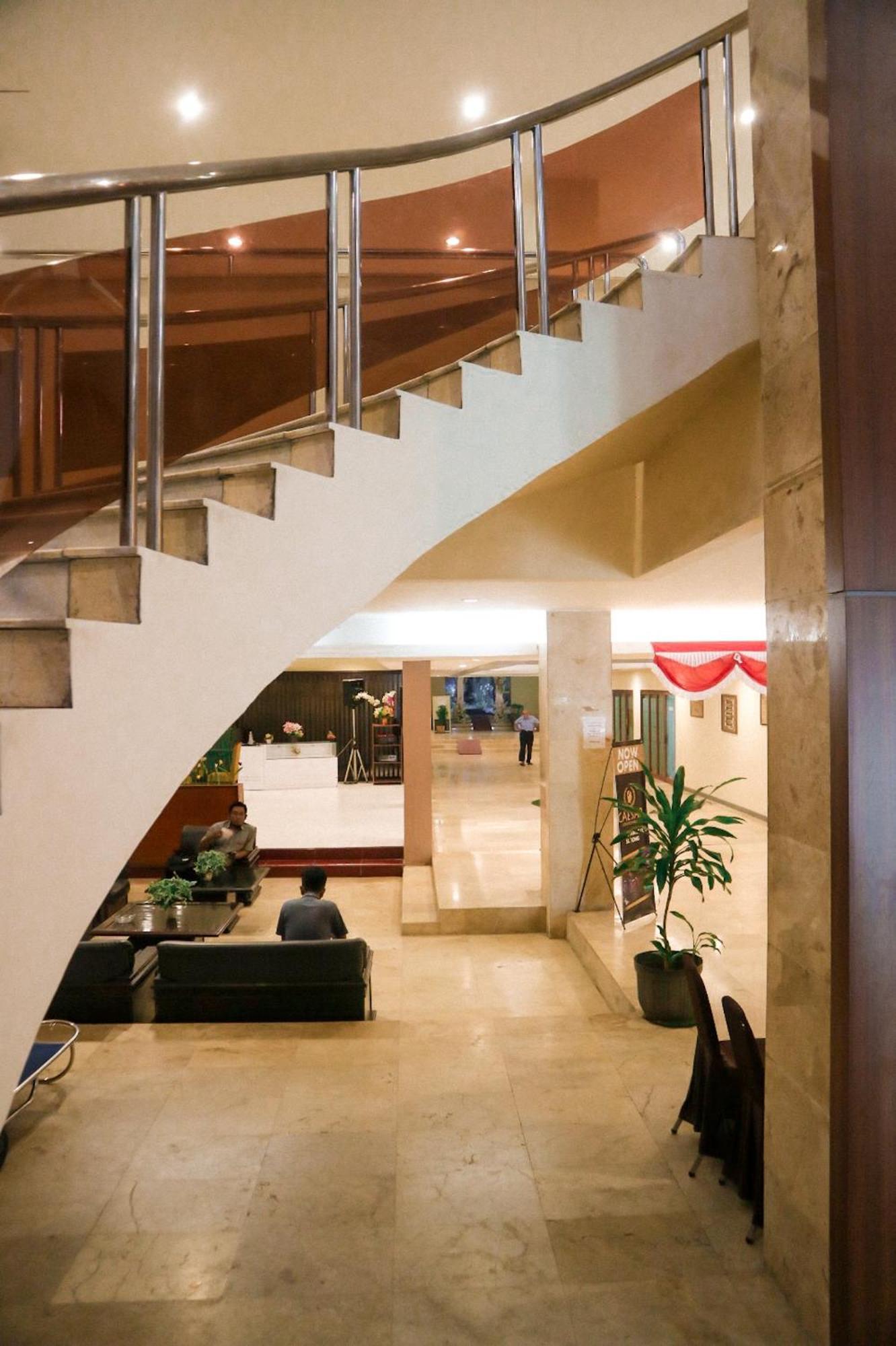 Hotel Mariat Sorong Exterior photo