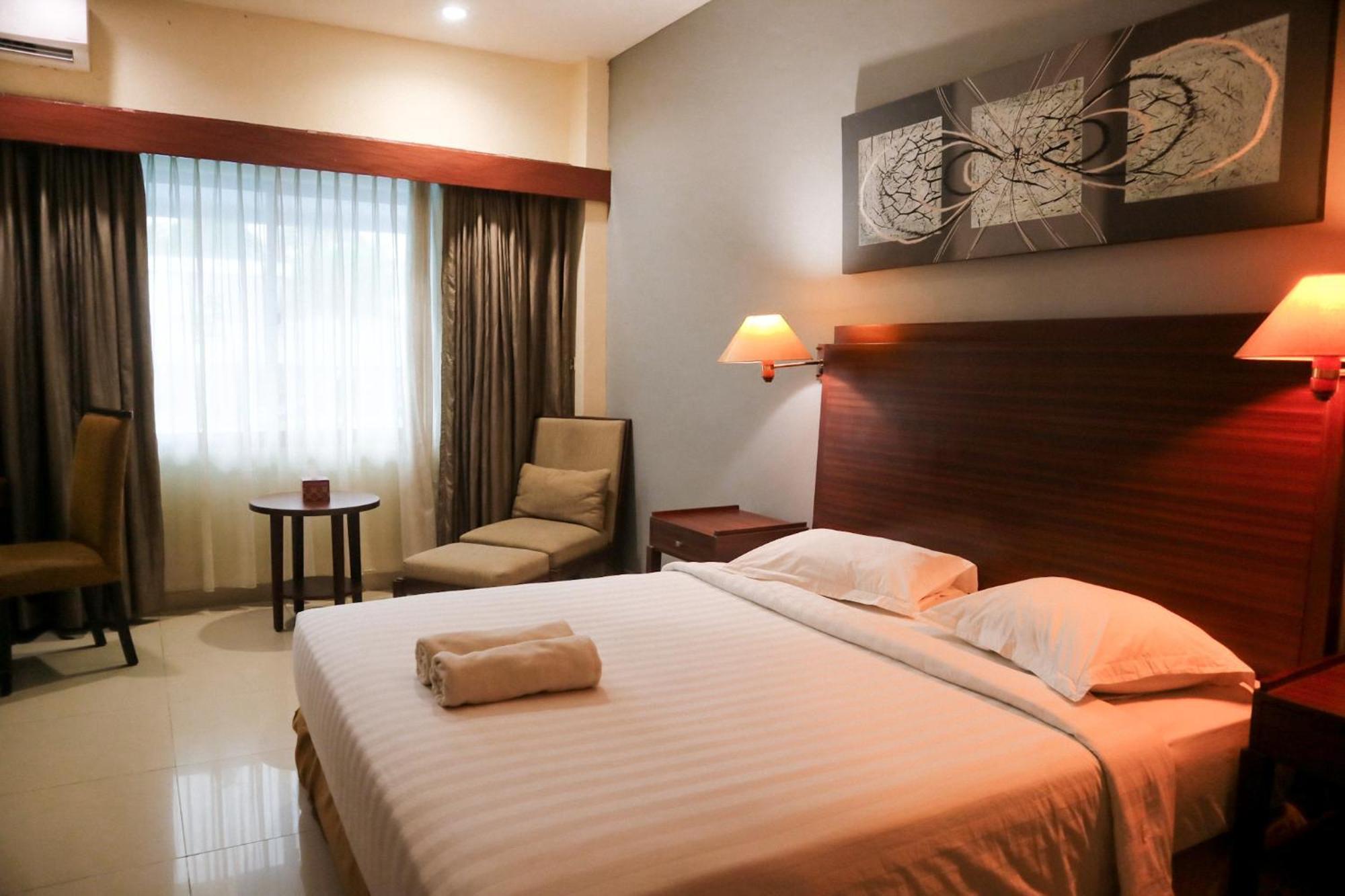 Hotel Mariat Sorong Exterior photo