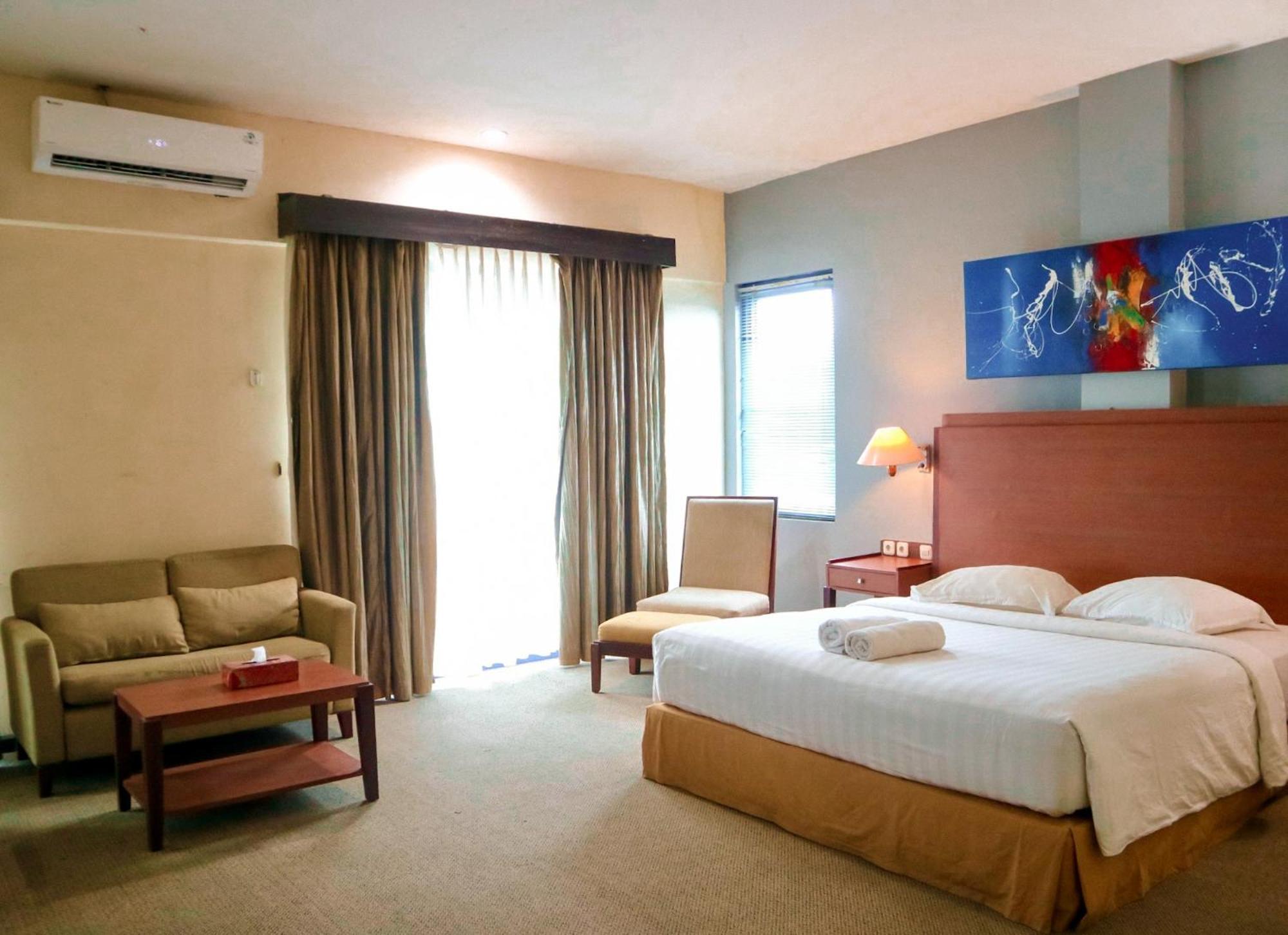 Hotel Mariat Sorong Exterior photo