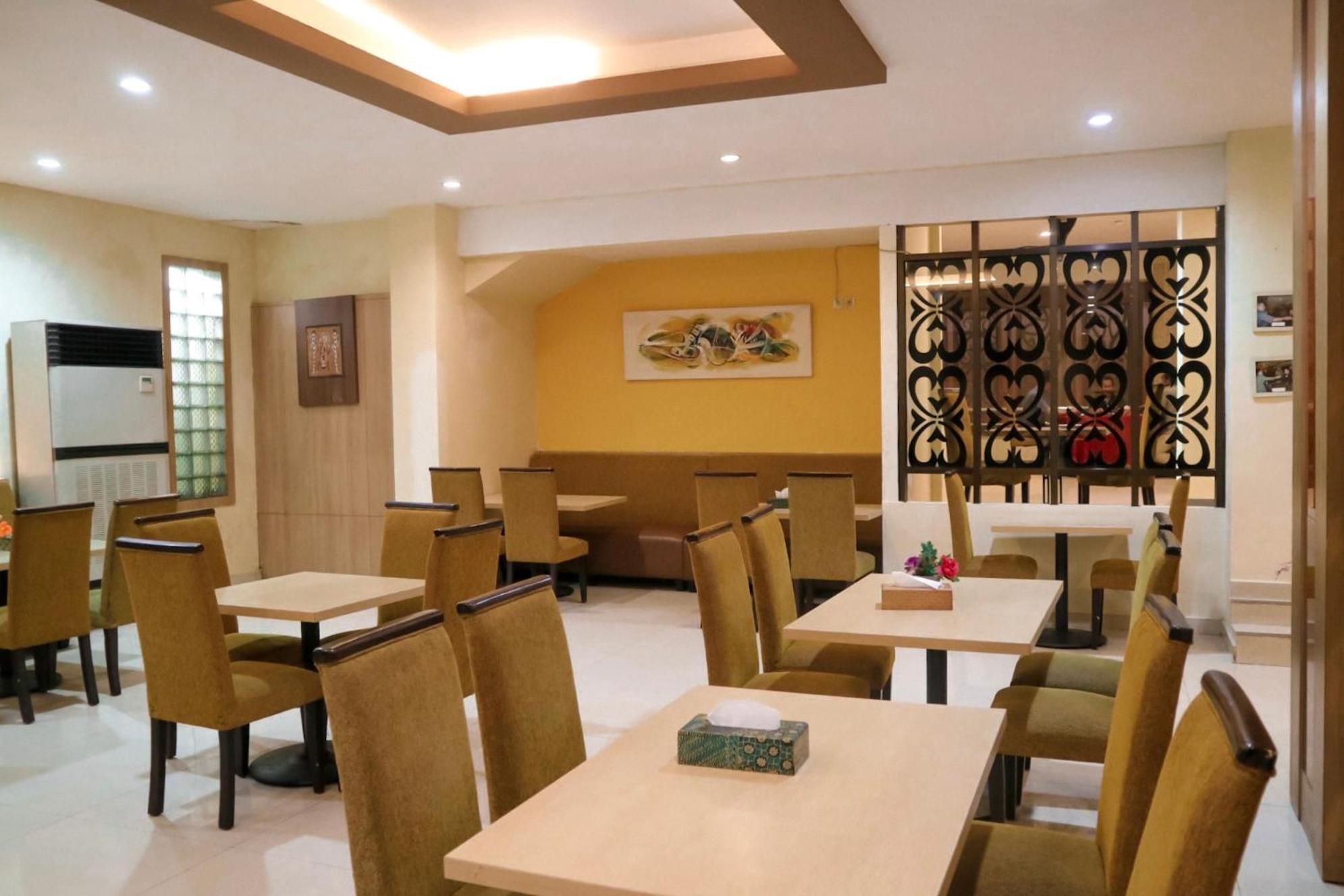 Hotel Mariat Sorong Exterior photo