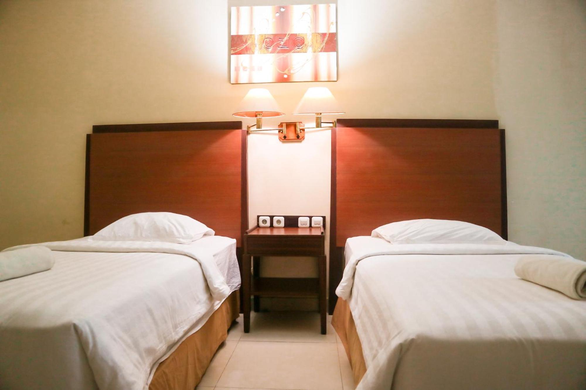 Hotel Mariat Sorong Exterior photo