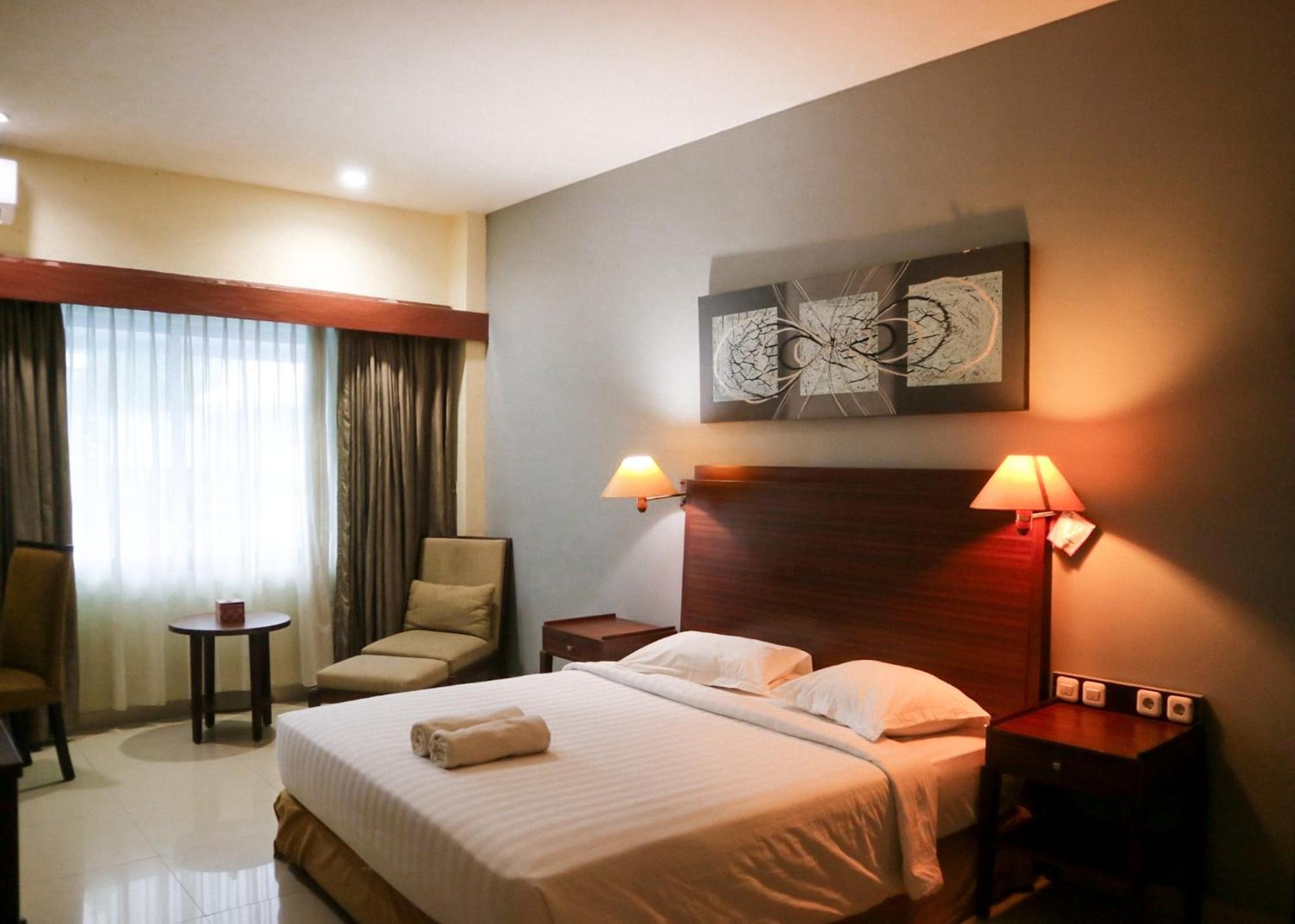 Hotel Mariat Sorong Exterior photo