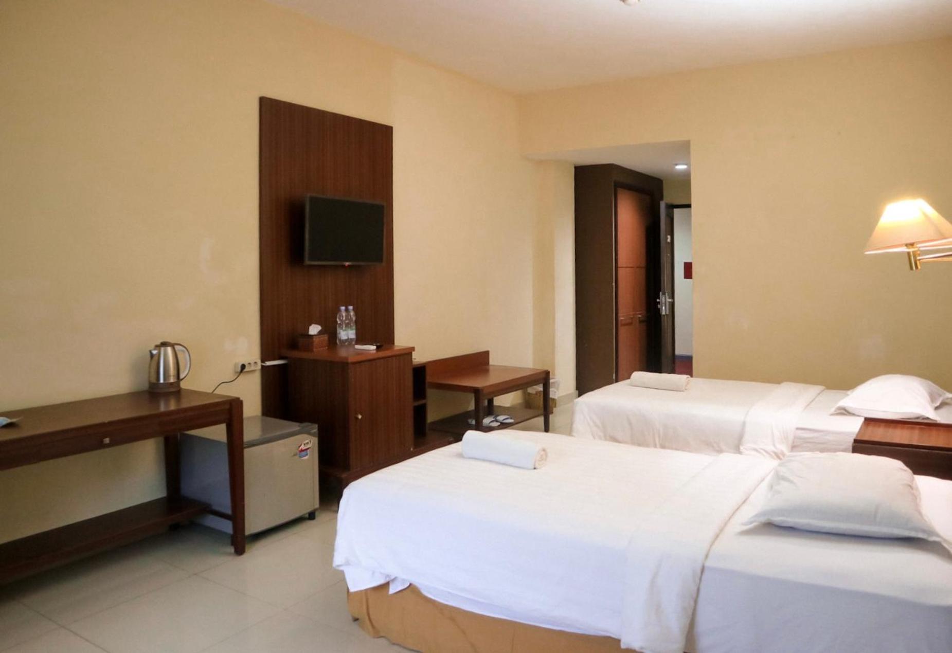 Hotel Mariat Sorong Exterior photo