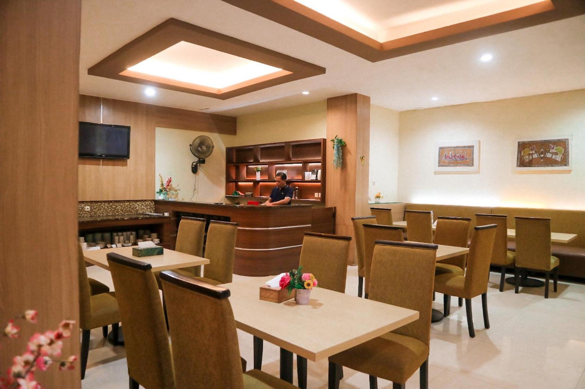 Hotel Mariat Sorong Exterior photo