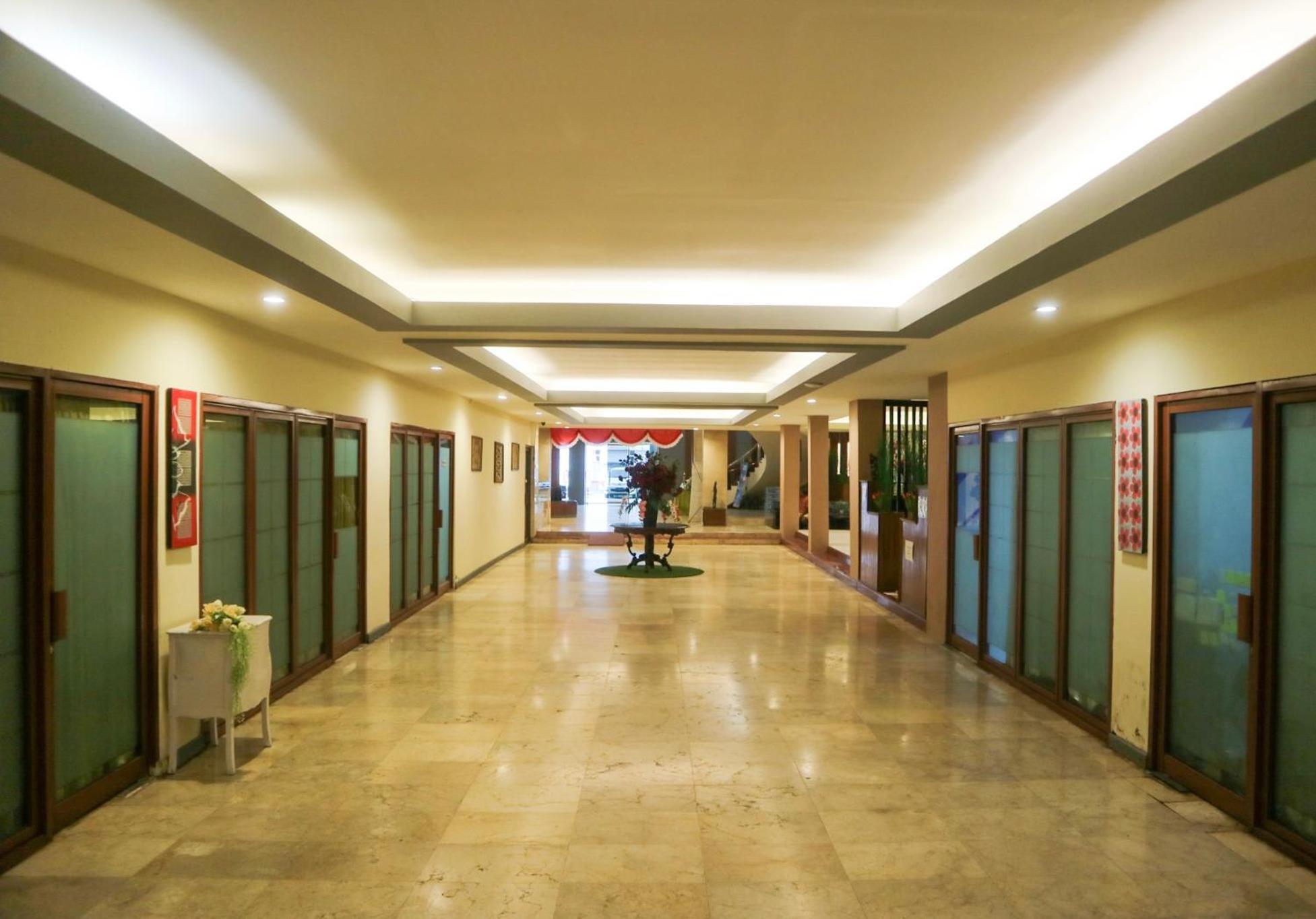 Hotel Mariat Sorong Exterior photo