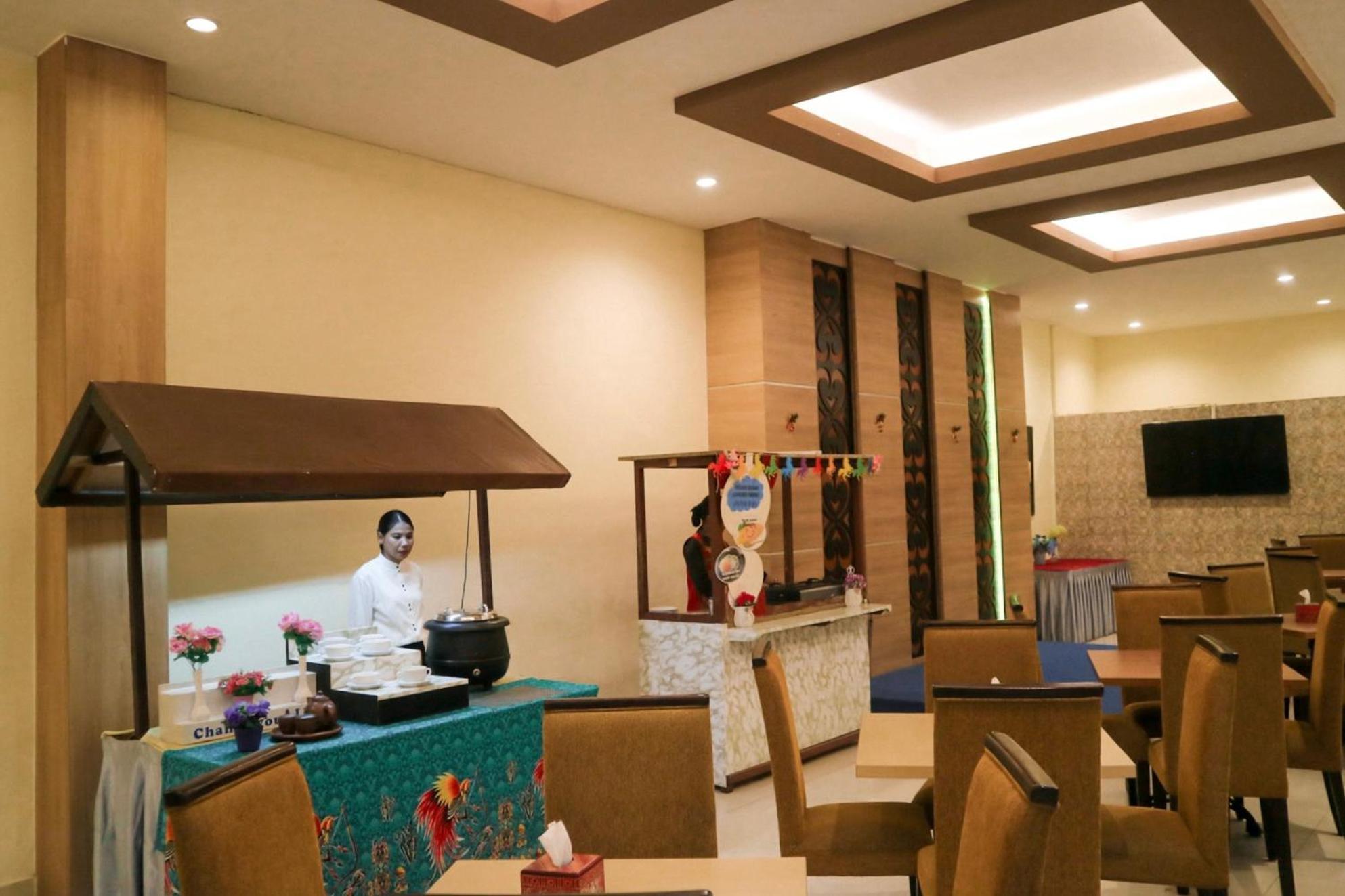 Hotel Mariat Sorong Exterior photo